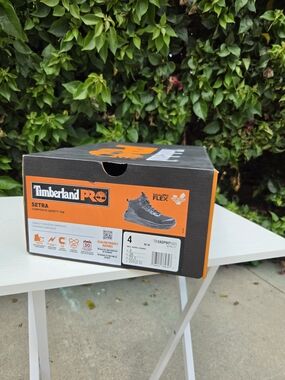 Timberland PRO Setra Mid Safety Toe Work Boots Size 4 Kids Shoe
